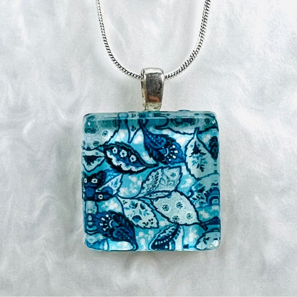 Beautiful, retro vintage blues silvertone bale pendant necklace - Picture 4 of 11